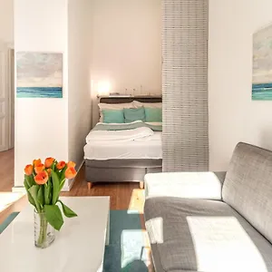 Luxurious And Bright, 5 Min To City Center Apartamento Viena